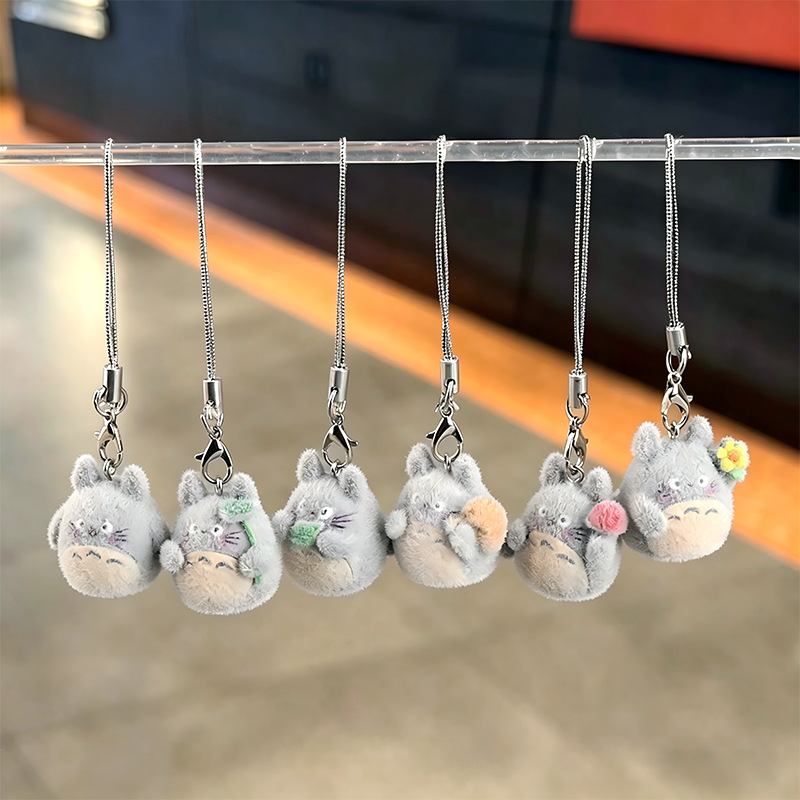 Phone Accessories And Electronics - ふわふわ素材の小さな人形型キーホルダー。かわいいチンチラのモチーフで、携帯電話のストラップや、学校かばんのアクセサリーとしても使える、装飾用のペンダント。